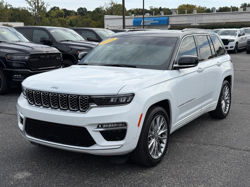 Jeep Grand Cherokee Vehicle Image 09