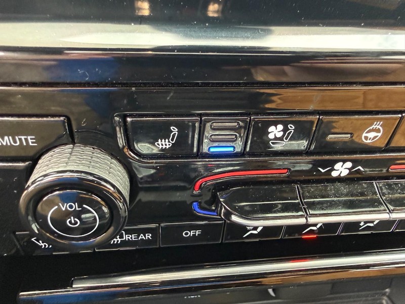 Jeep Grand Cherokee Vehicle Image 18