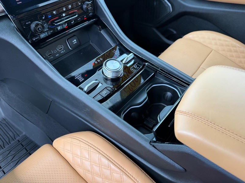Jeep Grand Cherokee Vehicle Image 22