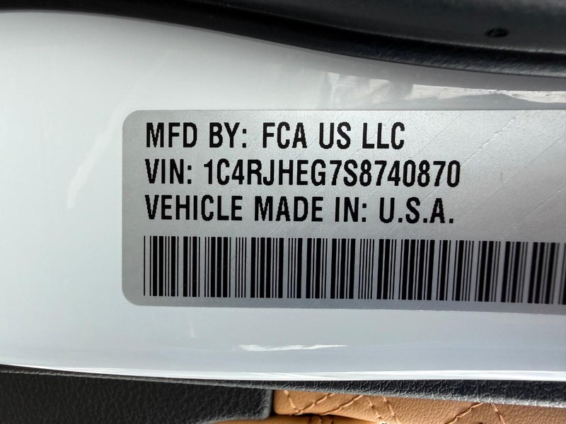 Jeep Grand Cherokee Vehicle Image 29