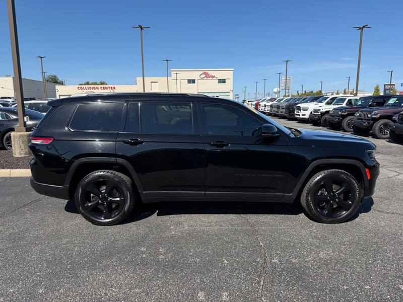 Jeep Grand Cherokee L Vehicle Image 02