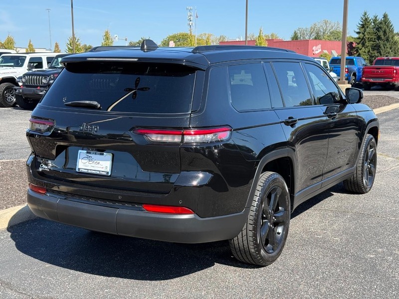 Jeep Grand Cherokee L Vehicle Image 03