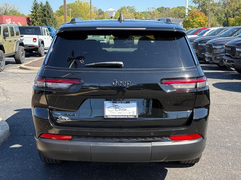 Jeep Grand Cherokee L Vehicle Image 04