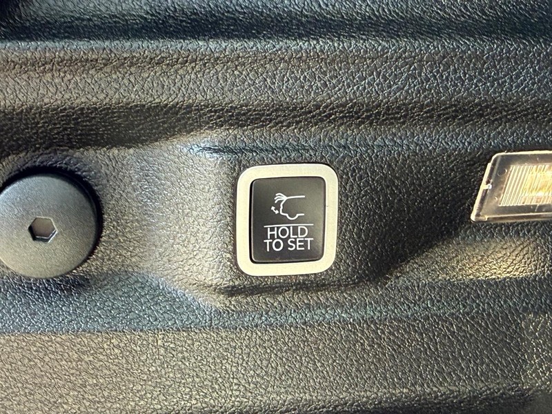 Jeep Grand Cherokee L Vehicle Image 08