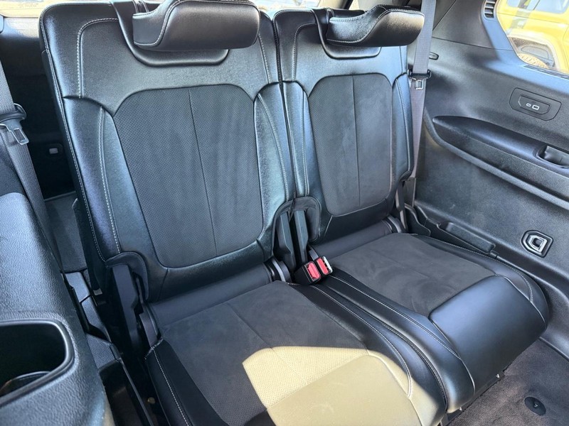 Jeep Grand Cherokee L Vehicle Image 12