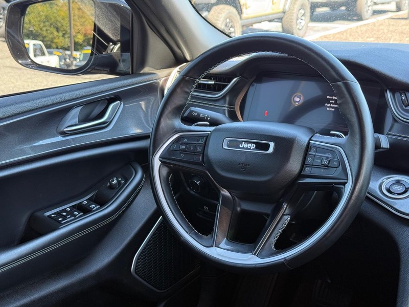 Jeep Grand Cherokee L Vehicle Image 14