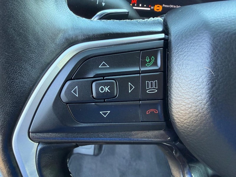 Jeep Grand Cherokee L Vehicle Image 15