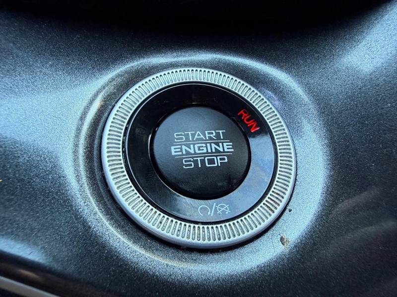 Jeep Grand Cherokee L Vehicle Image 17