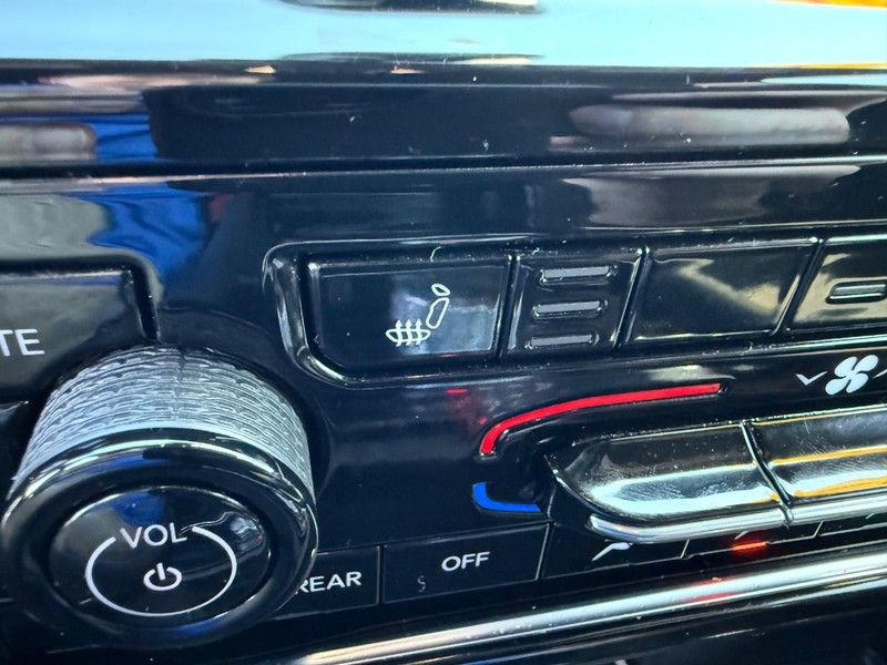 Jeep Grand Cherokee L Vehicle Image 18