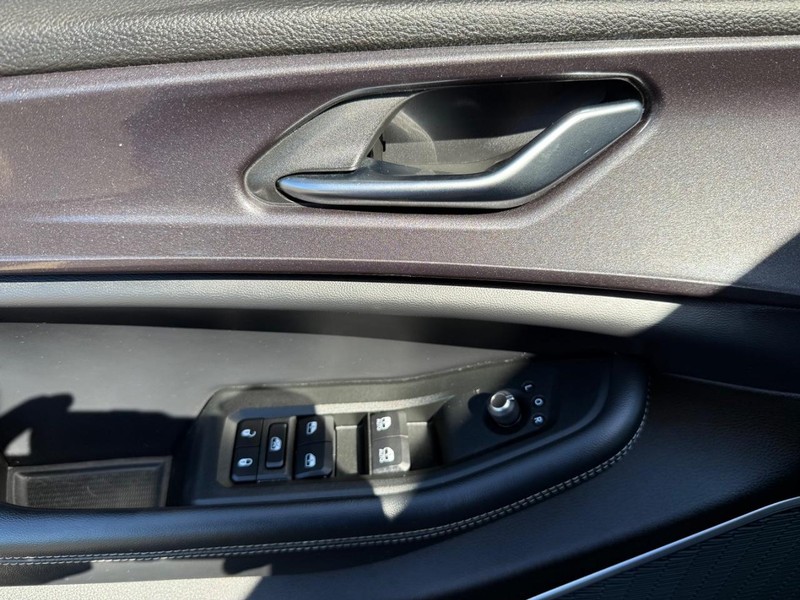 Jeep Grand Cherokee L Vehicle Image 26