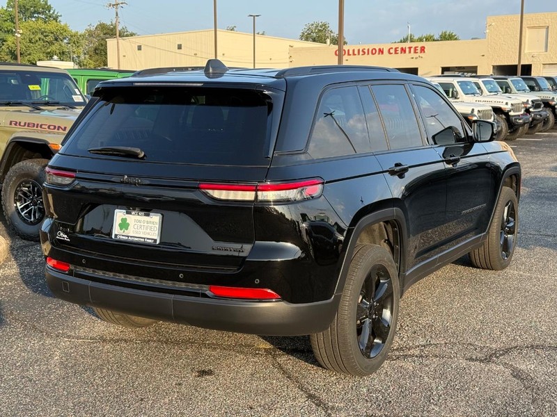 Jeep Grand Cherokee Vehicle Image 03