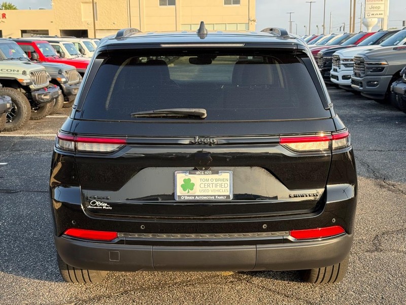 Jeep Grand Cherokee Vehicle Image 04