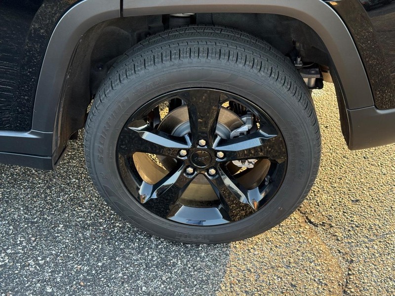 Jeep Grand Cherokee Vehicle Image 06