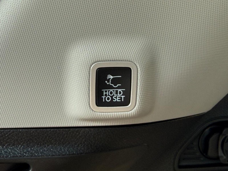 Jeep Grand Cherokee Vehicle Image 08