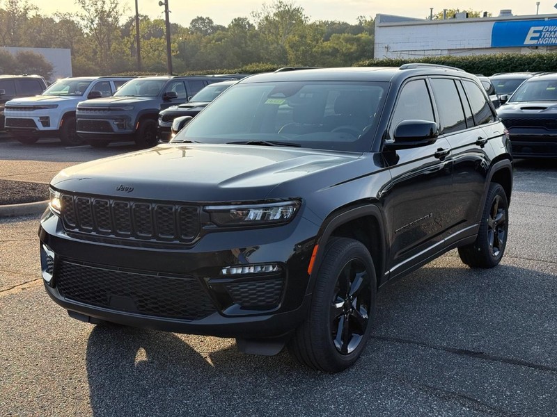Jeep Grand Cherokee Vehicle Image 09