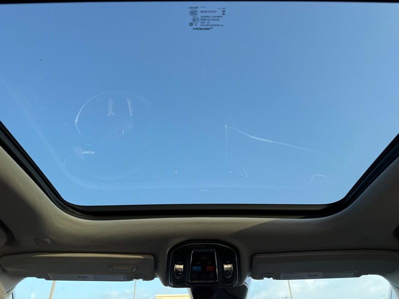 Jeep Grand Cherokee Vehicle Image 12