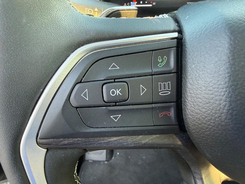 Jeep Grand Cherokee Vehicle Image 15