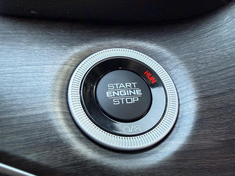 Jeep Grand Cherokee Vehicle Image 17