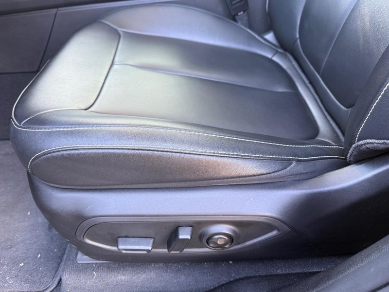 Jeep Grand Cherokee Vehicle Image 28