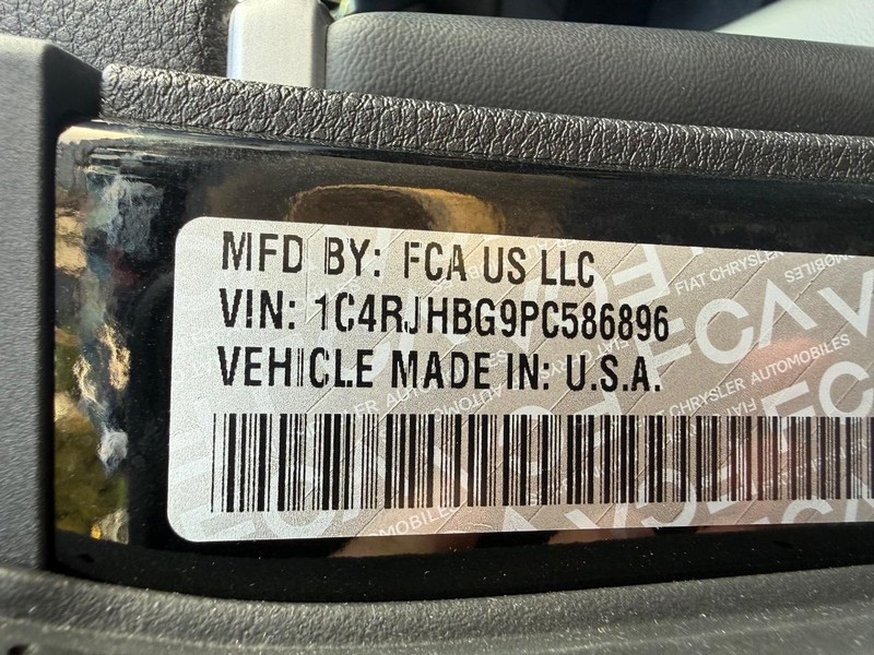 Jeep Grand Cherokee Vehicle Image 29