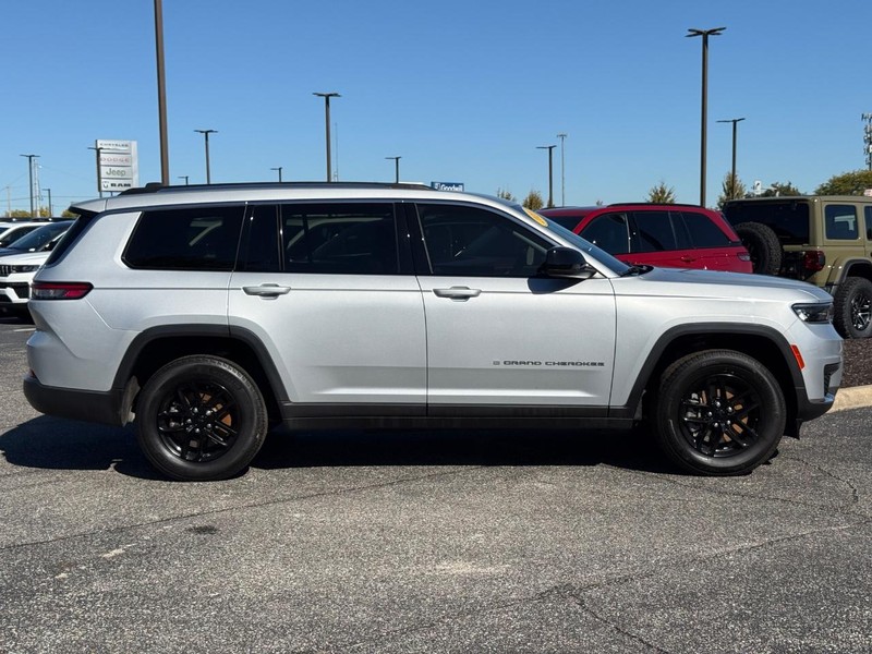 Jeep Grand Cherokee L Vehicle Image 02