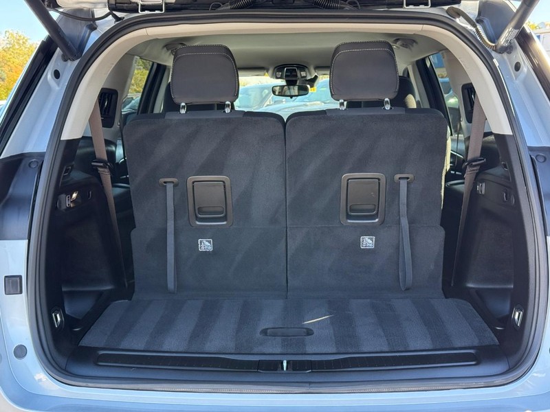Jeep Grand Cherokee L Vehicle Image 06