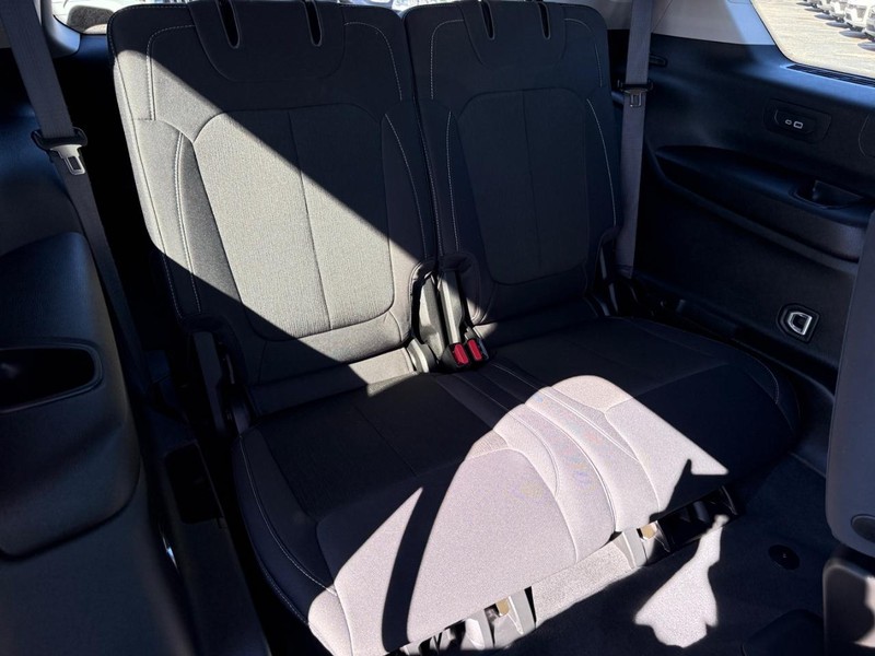 Jeep Grand Cherokee L Vehicle Image 10