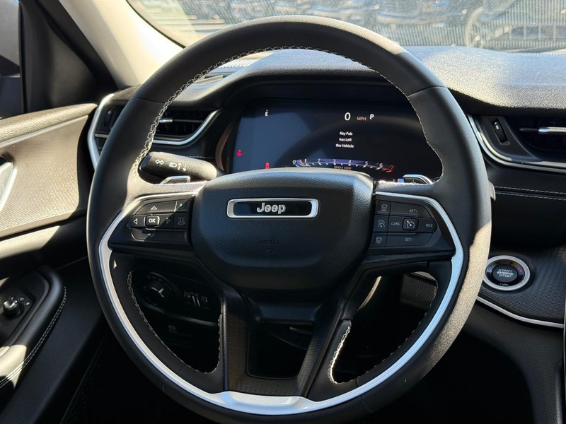 Jeep Grand Cherokee L Vehicle Image 14