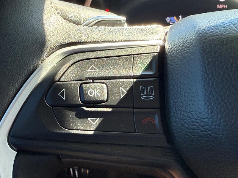 Jeep Grand Cherokee L Vehicle Image 15