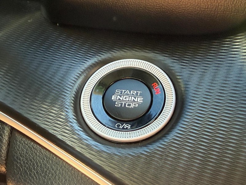 Jeep Grand Cherokee L Vehicle Image 17