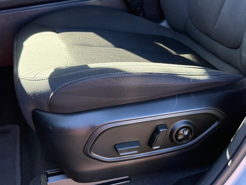 Jeep Grand Cherokee L Vehicle Image 26