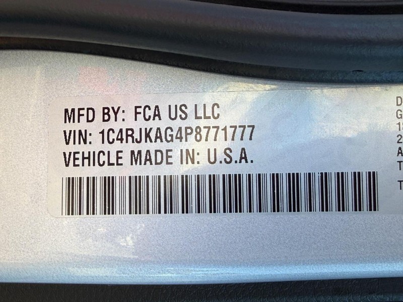 Jeep Grand Cherokee L Vehicle Image 27