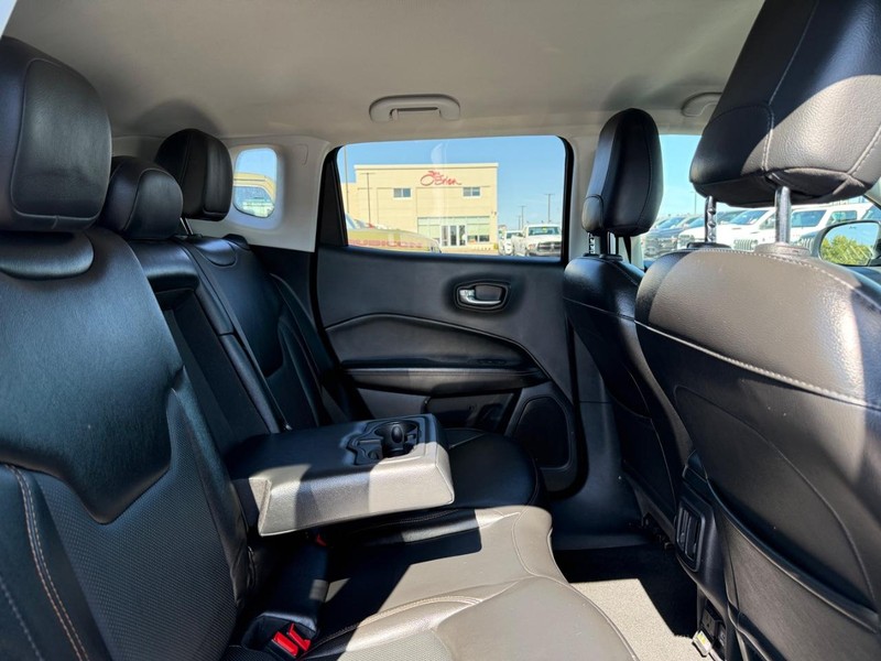 Jeep Compass Vehicle Image 10