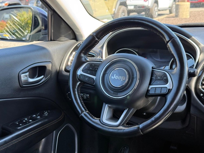 Jeep Compass Vehicle Image 12