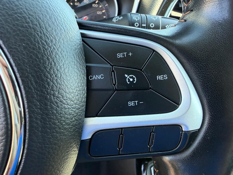 Jeep Compass Vehicle Image 14