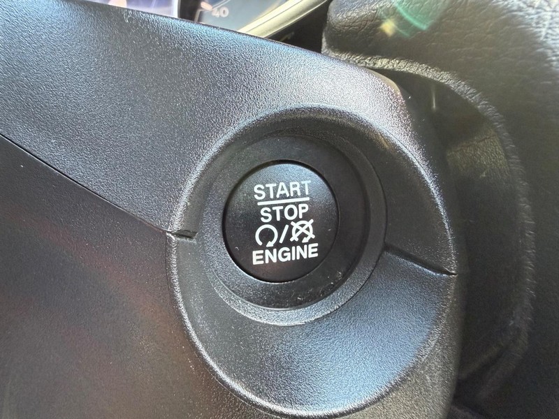 Jeep Compass Vehicle Image 15