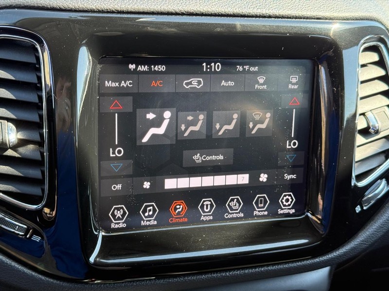 Jeep Compass Vehicle Image 16