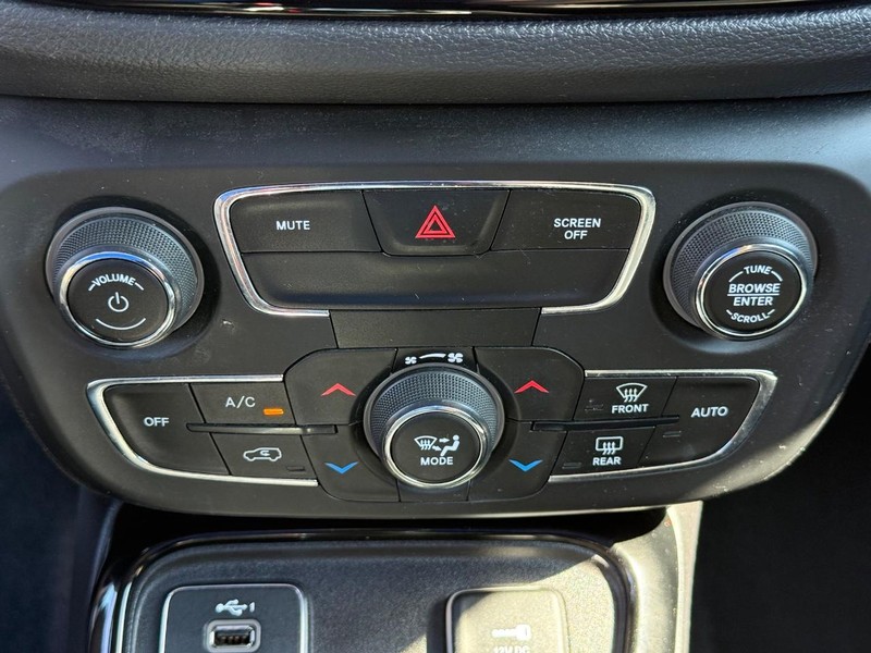 Jeep Compass Vehicle Image 19