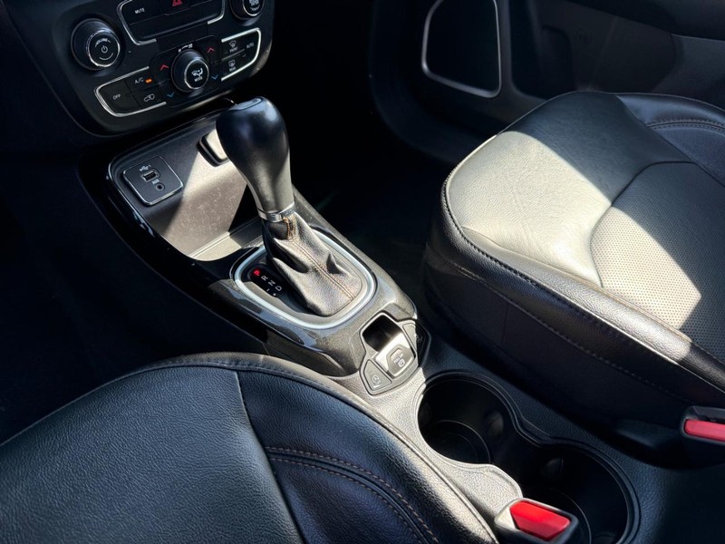Jeep Compass Vehicle Image 20