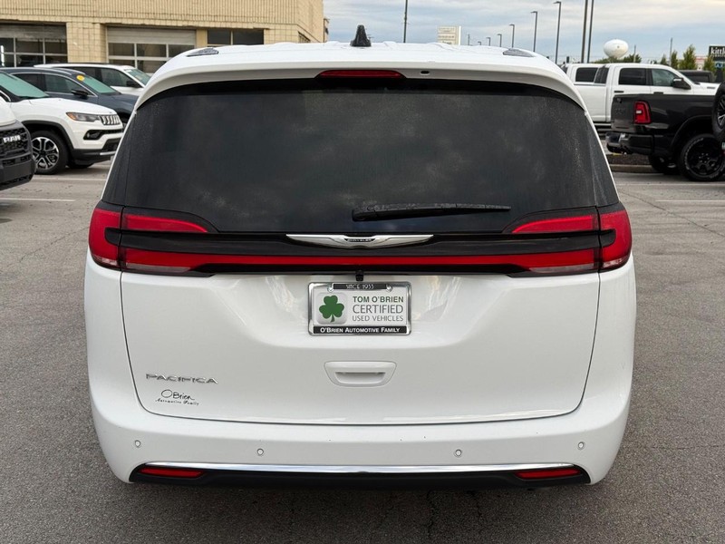 Chrysler Pacifica Vehicle Full-screen Gallery Image 04