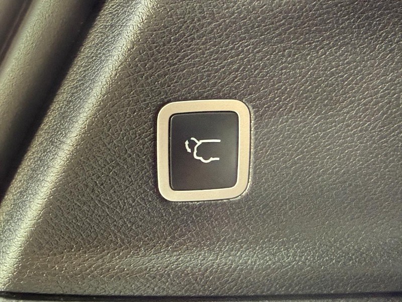 Chrysler Pacifica Vehicle Full-screen Gallery Image 08