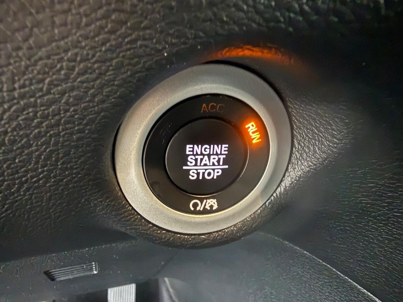Chrysler Pacifica Vehicle Full-screen Gallery Image 17
