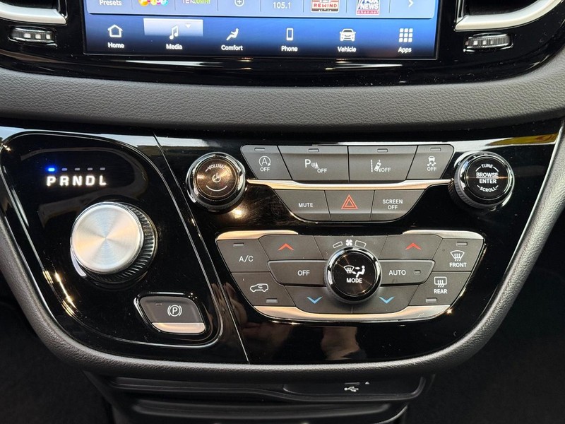 Chrysler Pacifica Vehicle Full-screen Gallery Image 20