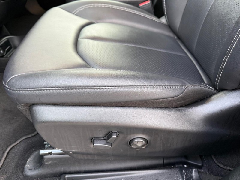Chrysler Pacifica Vehicle Full-screen Gallery Image 26