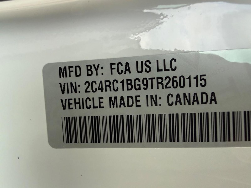 Chrysler Pacifica Vehicle Full-screen Gallery Image 27