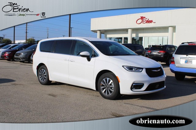 2023 Chrysler Pacifica Hybrid Touring L at Tom O'Brien Chrysler Jeep Dodge Ram in Indianapolis IN