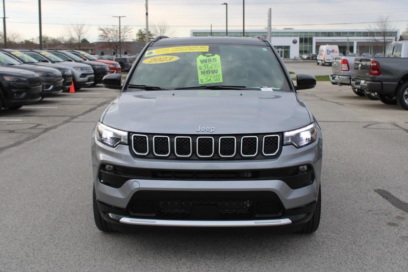 2023 Jeep Compass 4WD Limited photo