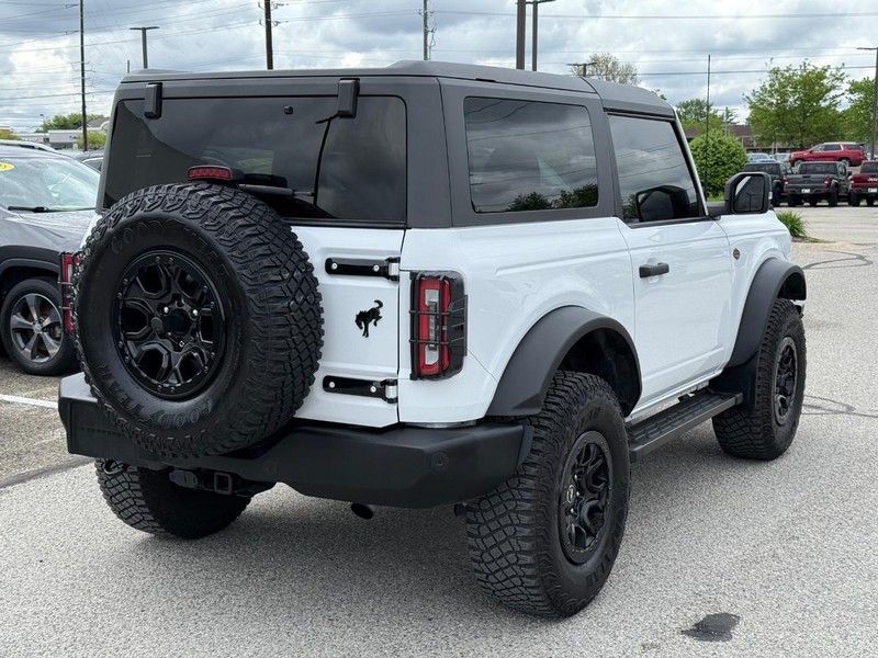Ford Bronco Vehicle Full-screen Gallery Image 03