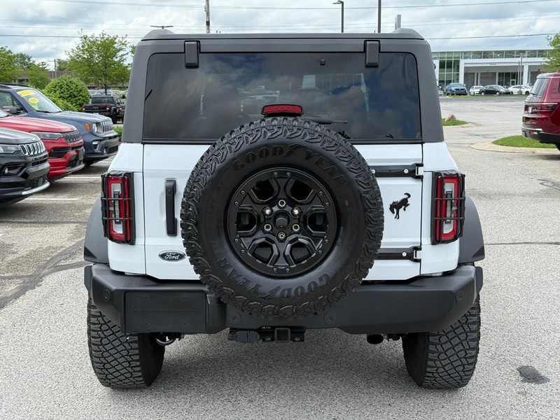 Ford Bronco Vehicle Full-screen Gallery Image 04