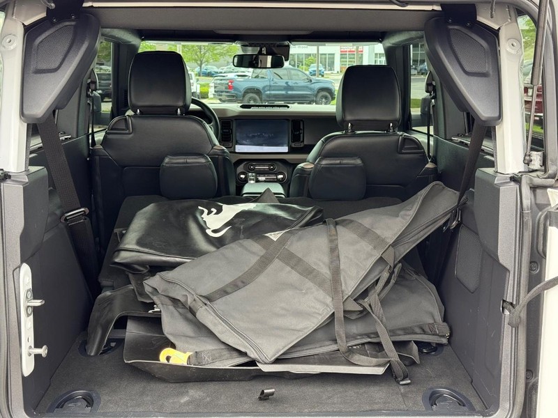 Ford Bronco Vehicle Full-screen Gallery Image 07